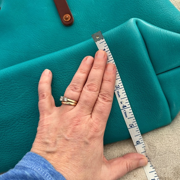 Go Forth Goods Extra Large Avery Leather Tote with Closure - Picture 9 of 10